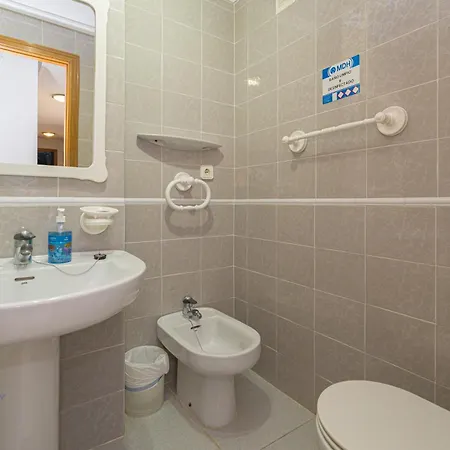 Muchavista 3 Bed 2 Bath Apartment *