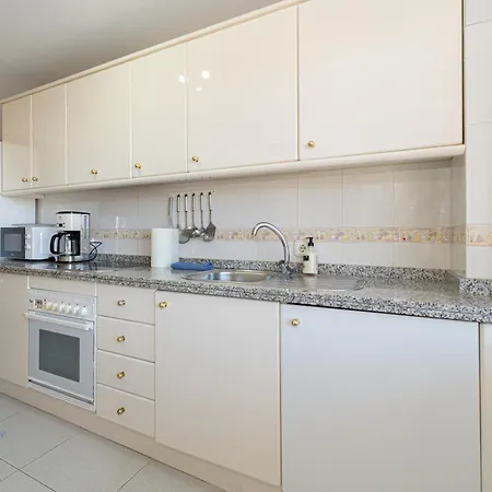 Muchavista 3 Bed 2 Bath Apartment *