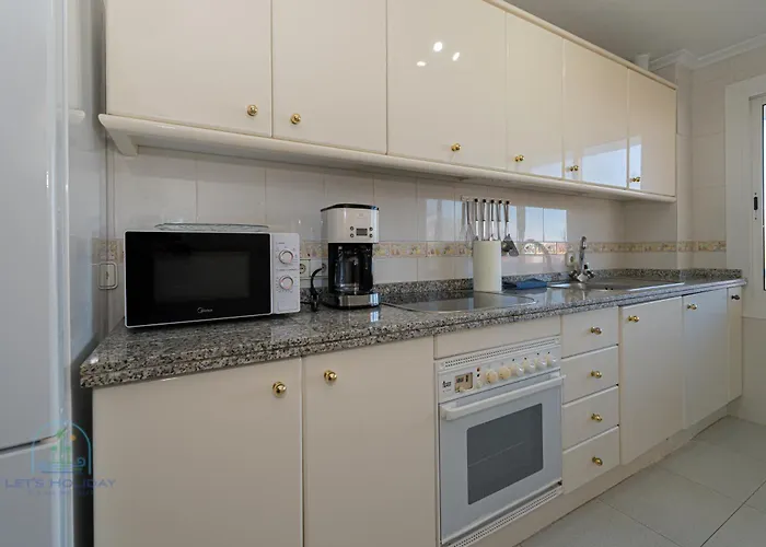 Muchavista 3 Bed 2 Bath *